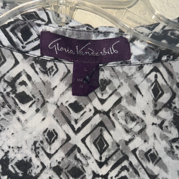 Gloria Vanderbilt Monochrome Patterned Blouse - Picture 2 of 3